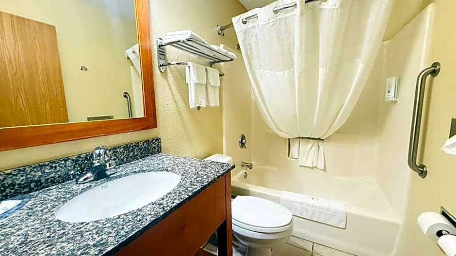 Quality Inn Marshall near University