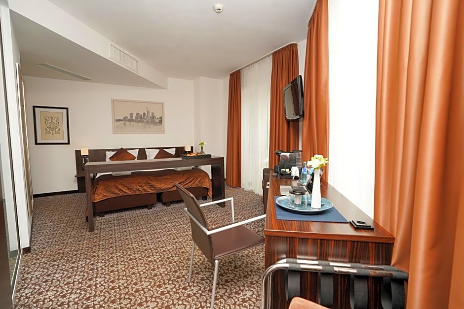 The Atrium Hotel