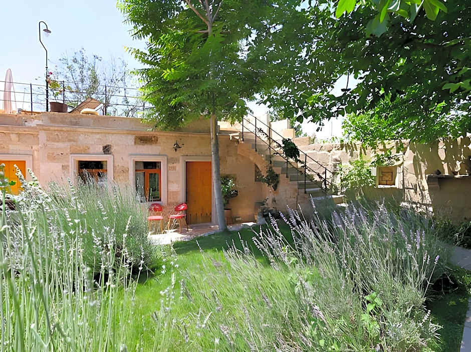 Sarnich Cave Suites