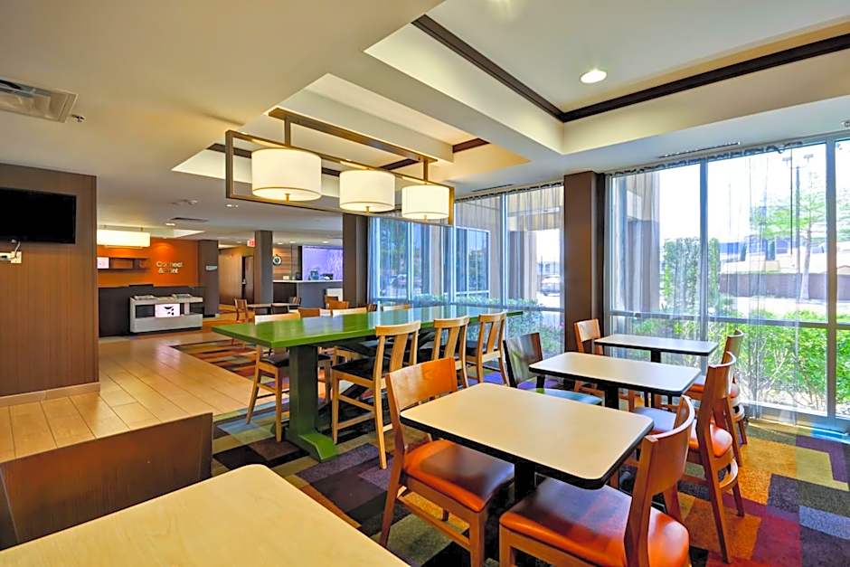 Fairfield Inn & Suites by Marriott Dallas Medical/Market Center
