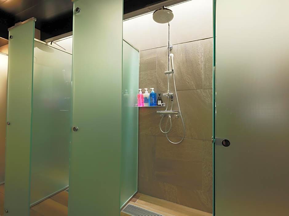 Rembrandt Cabin and Spa Shimbashi - Men Only