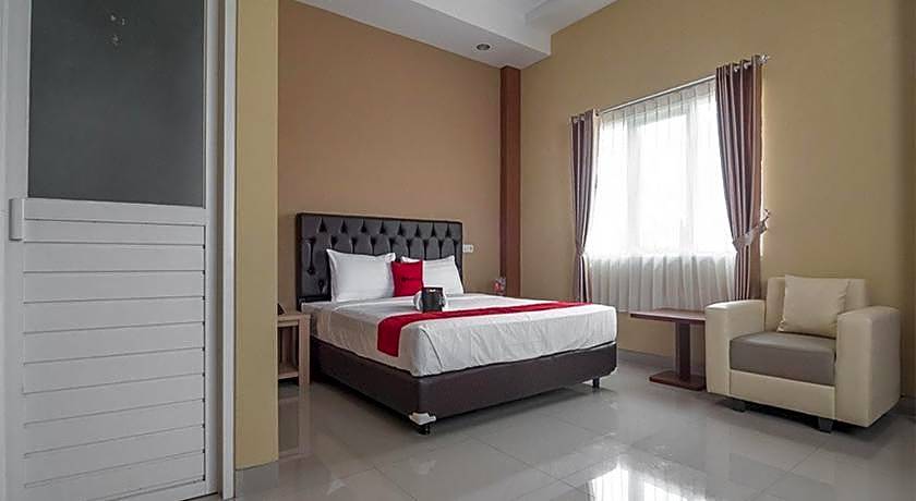 RedDoorz near Islamic Center Samarinda