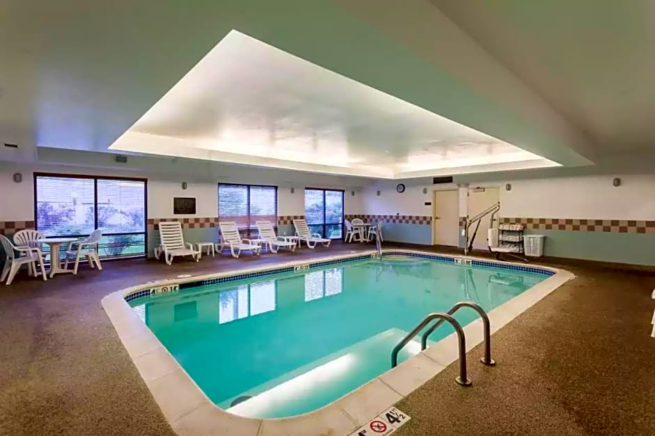 Comfort Suites East Lincoln - Mall Area