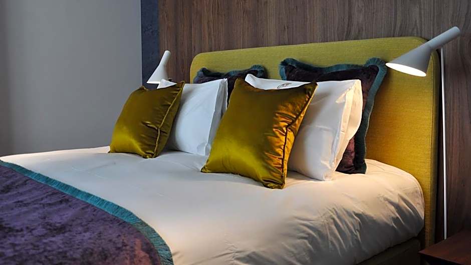 Raphael Suites