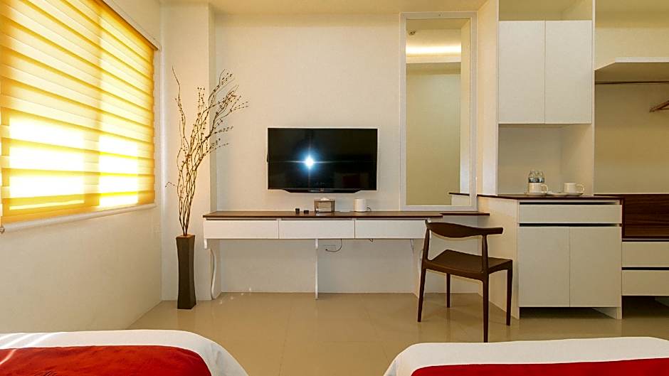 RedDoorz @ Leoncia Apartelle Mandaue City