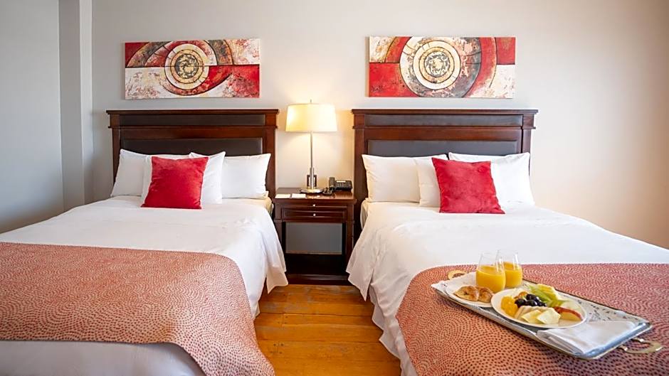 Alma Del Lago Suites & Spa