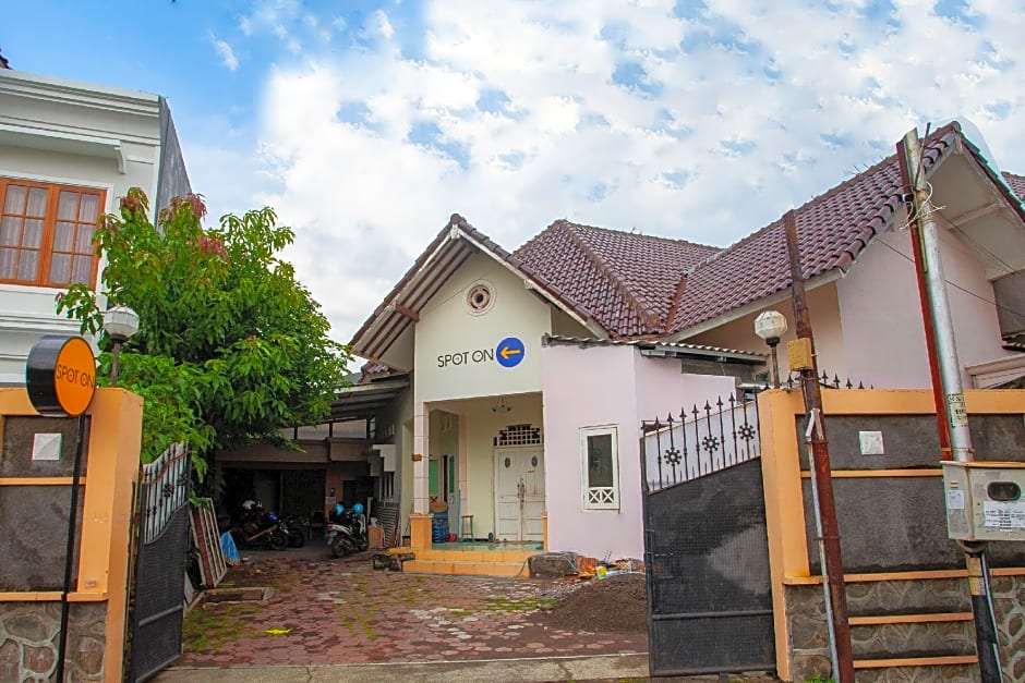 SPOT ON 2697 Homy House