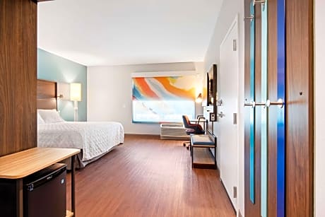 King Room with Bath Tub - Mobility Access