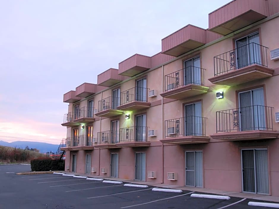 Days Inn by Wyndham Medford