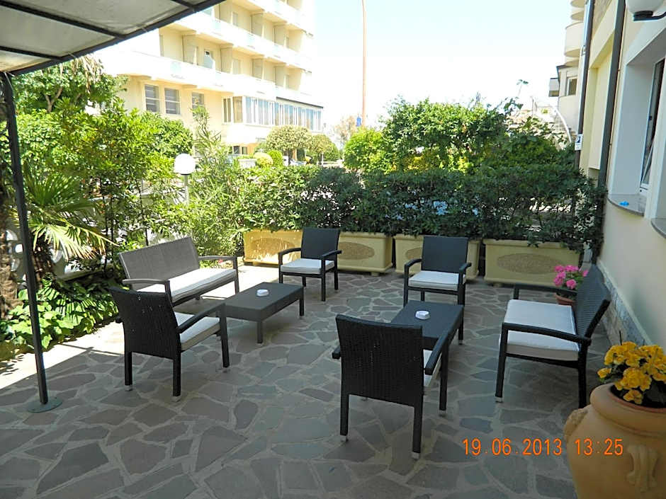 Hotel Rivamare Room only and free coffee room