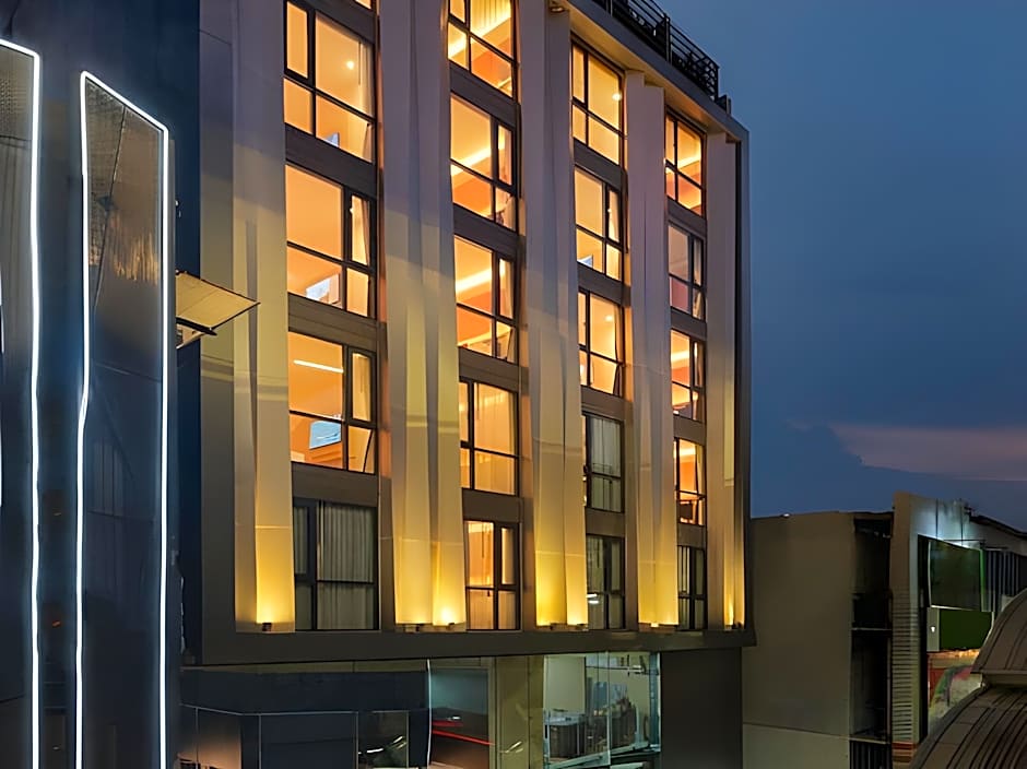 Lumen Bangkok Udomsuk Station