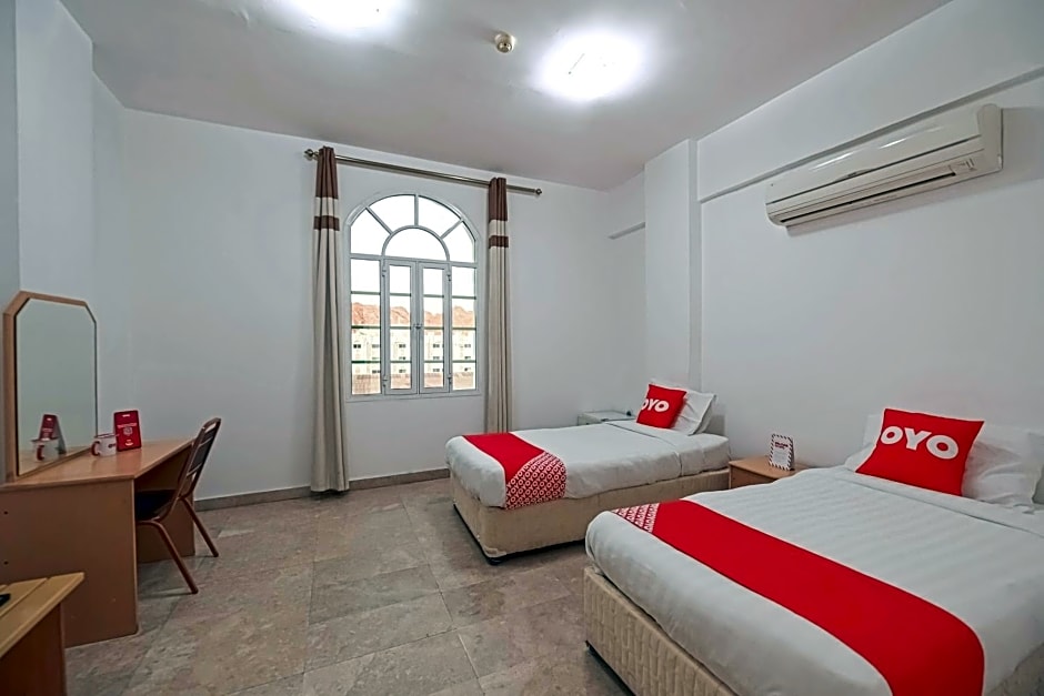 OYO 117 Majestic Hotel