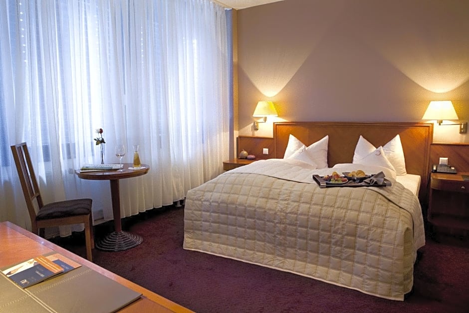 ROSS Hotel