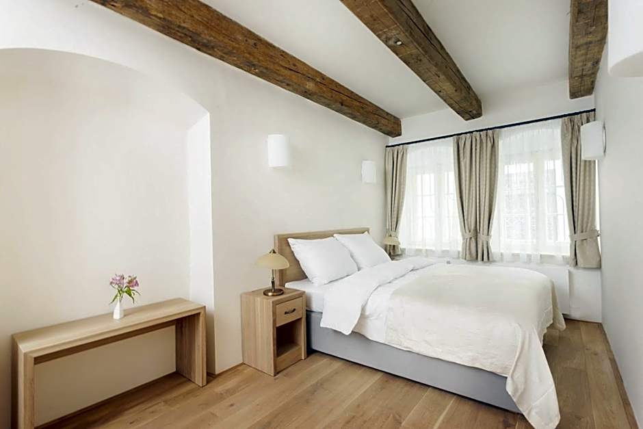 Hotel At the White Lily