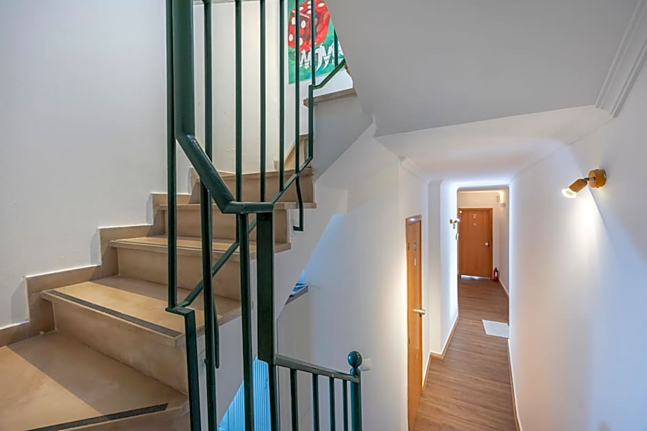 The 17 Party Hostel