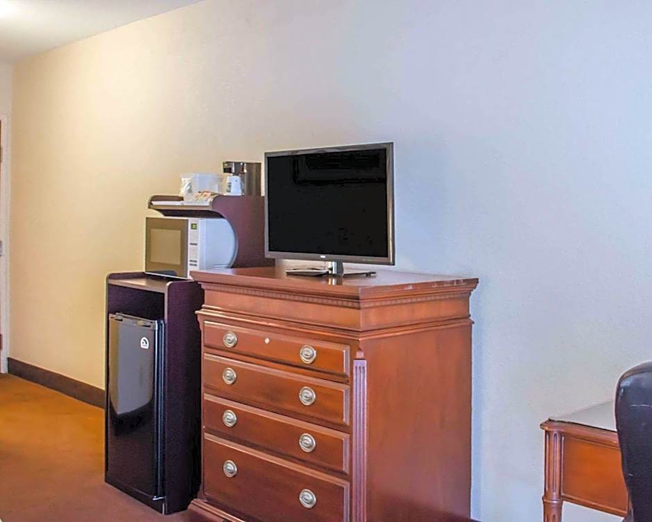 Quality Inn & Suites Pensacola