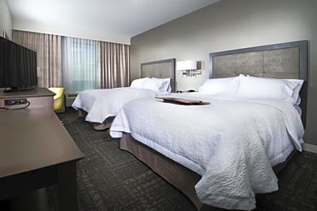 1 King Mobility Access With Tub Nonsmoking