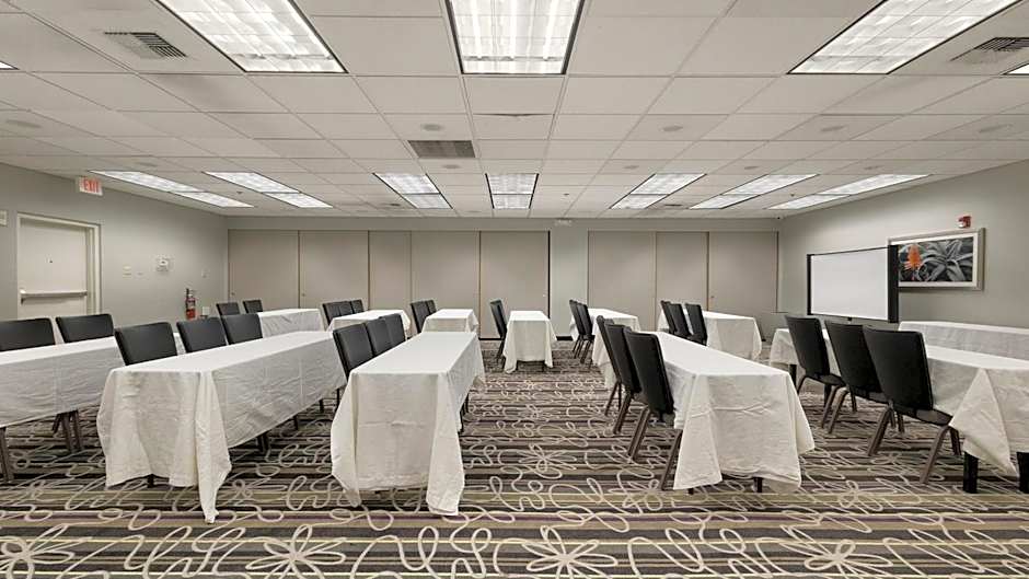 Howard Johnson by Wyndham Sacramento Downtown