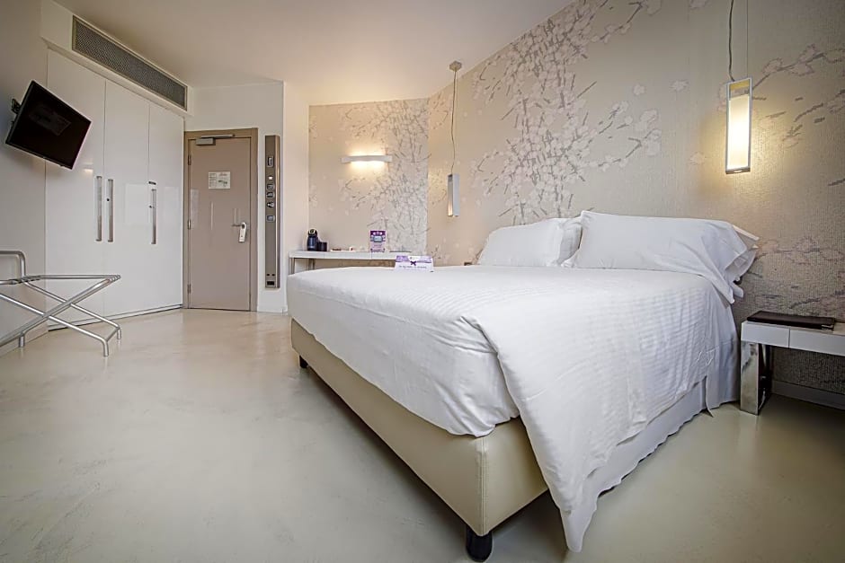 For You Hotel
