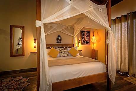 Deluxe Suite with Spa Bath