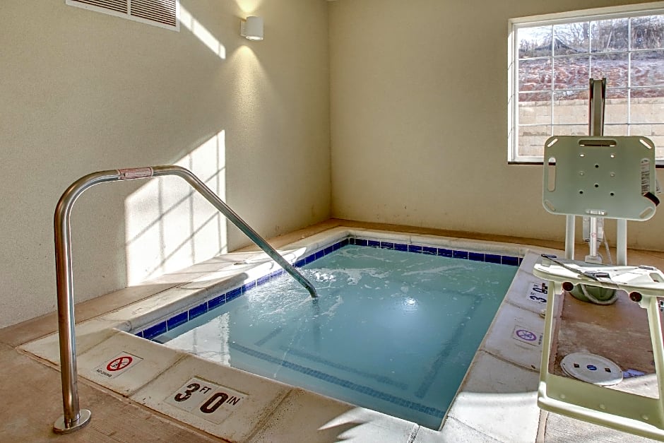 Cobblestone Hotel & Suites - Salem