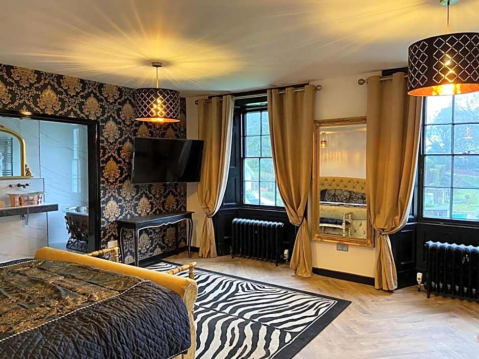 Photo 1 of 5 of Deluxe 1 King Bed