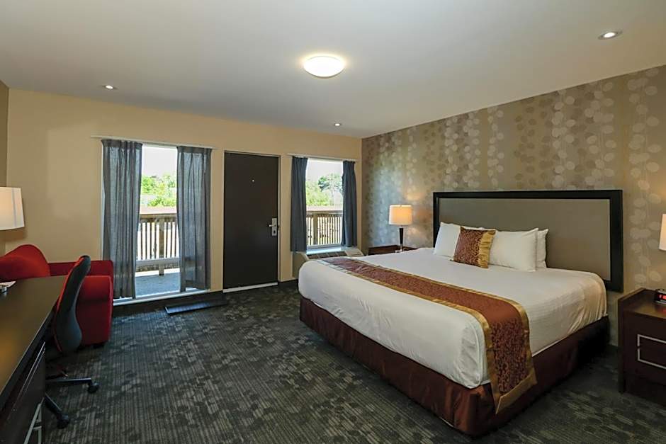 1 King Bed, Lakeside, 2nd Floor — 5 fotoğraftan 1. fotoğraf