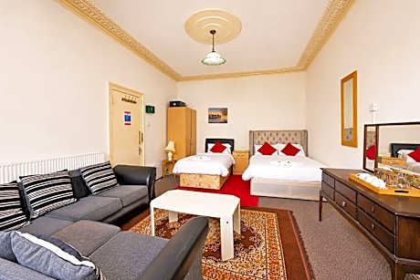 Standard Twin Room with Shared Bathroom