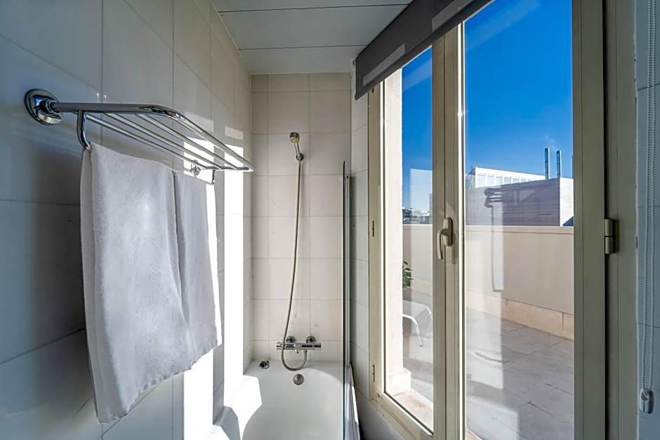 Quatro Puerta Del Sol