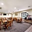 Econo Lodge Inn & Suites East