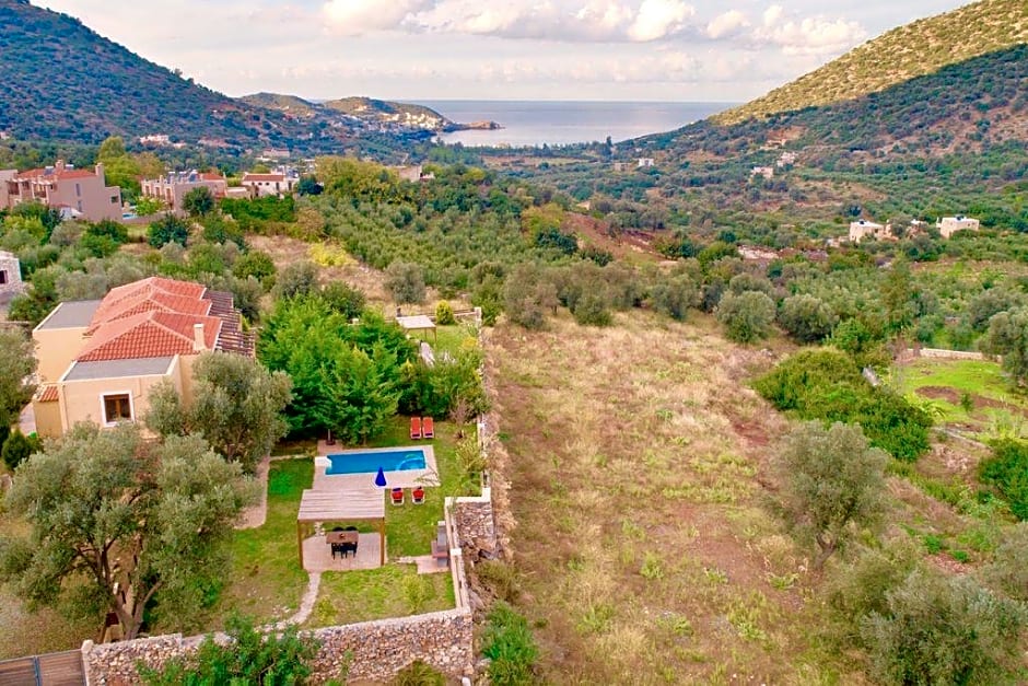VILLA UPHORIA  with private pool and garden