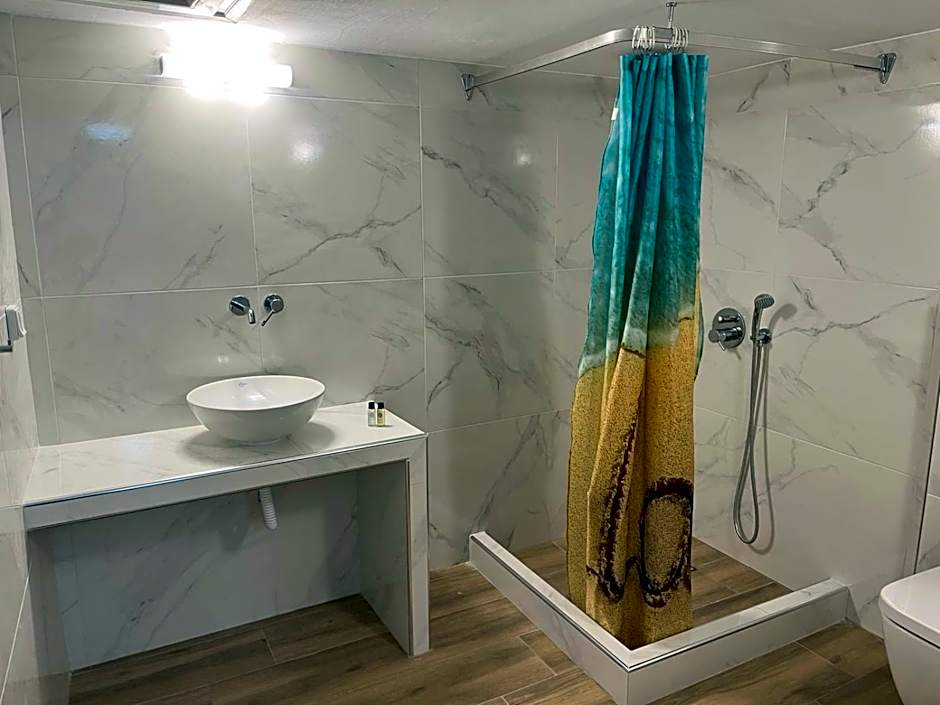 Firaxenia Rooms – Fira, UT