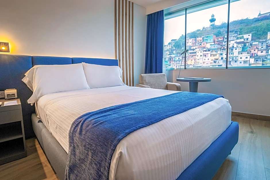 Wyndham Guayaquil, Puerto Santa Ana