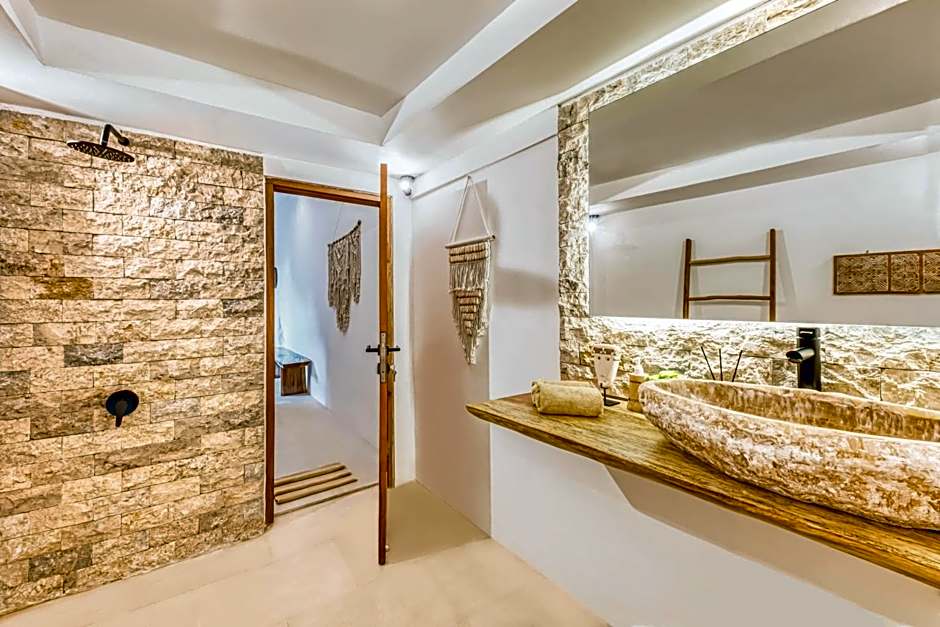 Villa Indigo - 5-BDR with huge pool and garden