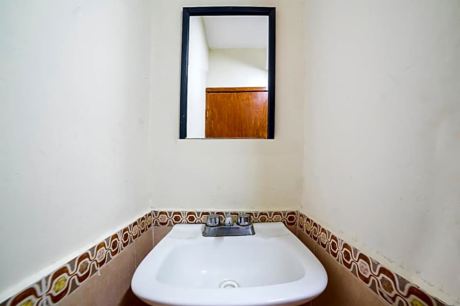 Capital O Hotel Casa Blanca