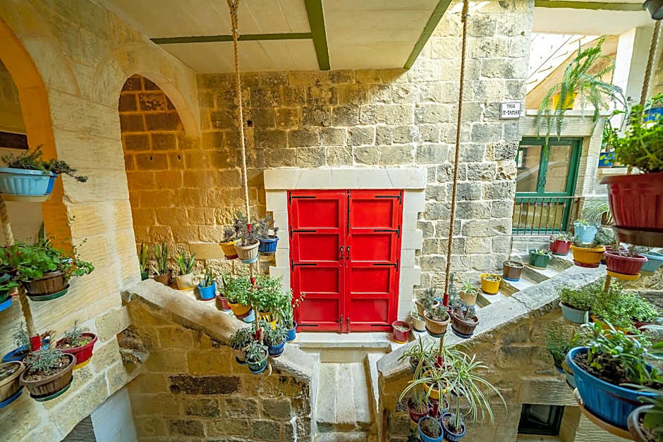 Ta' Pinu B&B