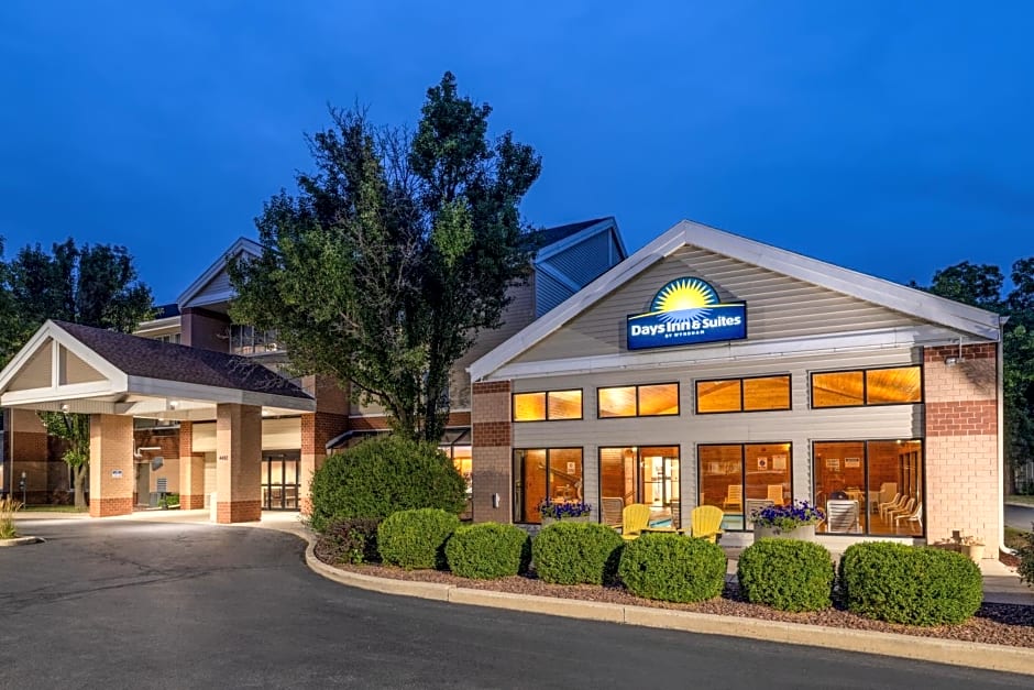 Days Inn & Suites by Wyndham Madison