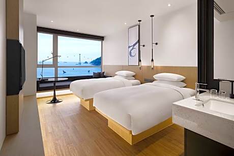 Deluxe Guest Room - High Floor, Twin/Single 2 Bed(s)