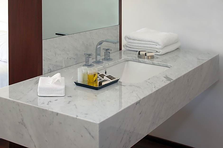 San Isidro Plaza Hotel