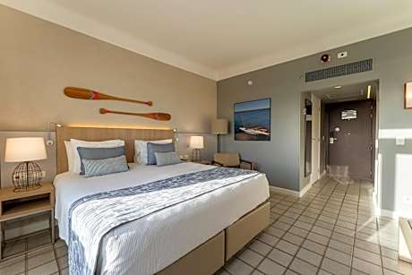 Superior Luxury Room with 1 double bed and sea view