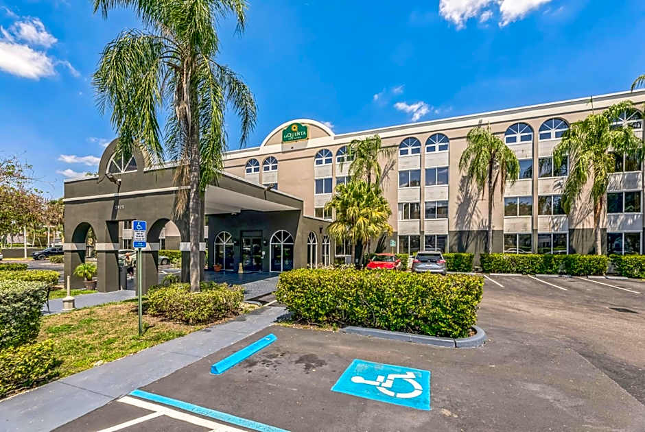 La Quinta Inn & Suites by Wyndham Miami Lakes