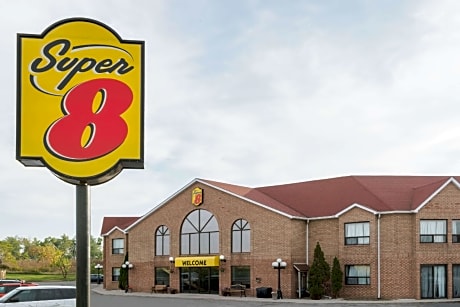 Super 8 By Wyndham Mt Hope Hamilton Intl Arpt On