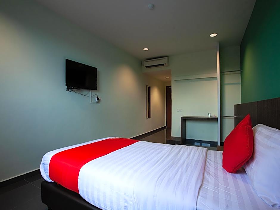 OYO 89487 Space Hotel