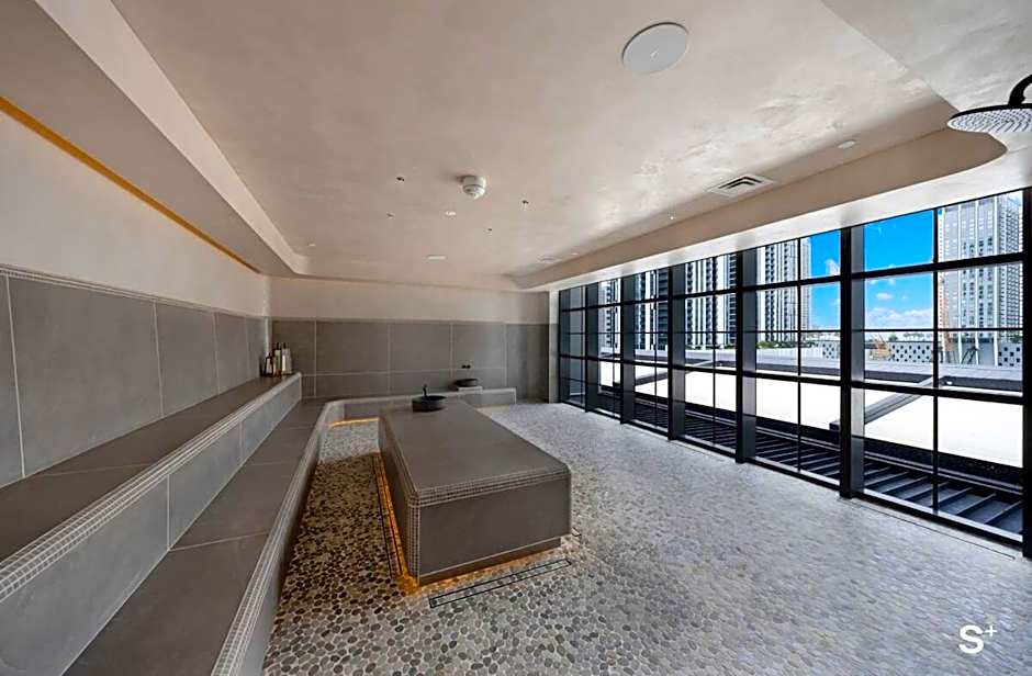 Gale Residence in Downtown Miami