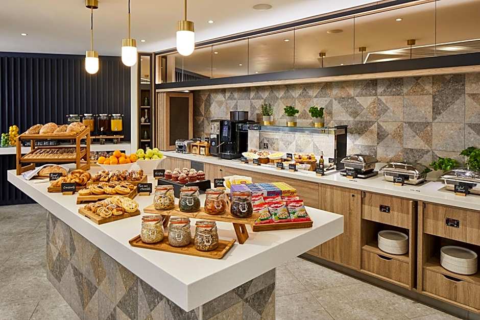 Courtyard By Marriott London City Airport