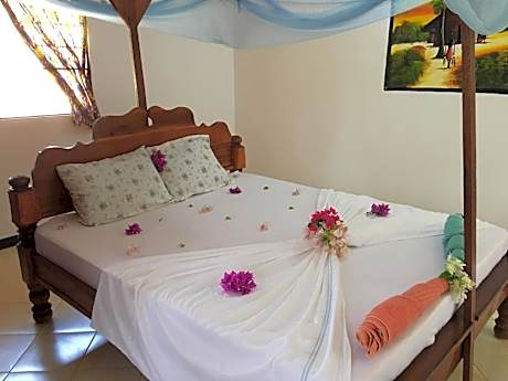 Bungalow with terrace (4)