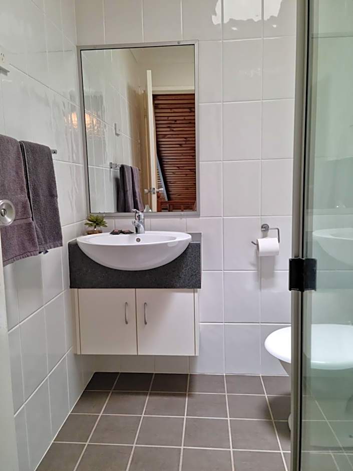 Whiteoaks Motel & Lodges