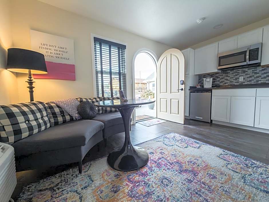 EO Bungalows, Black Hills