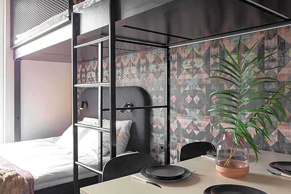 Hugo Apartment Hotel