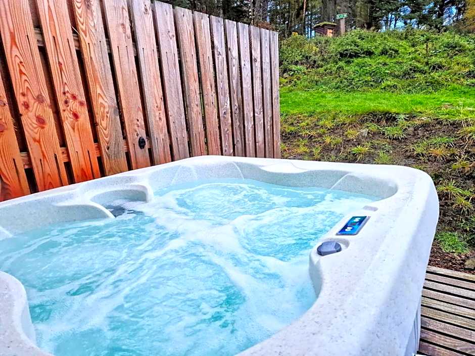 Kaoglen Apollo-Hot tub-Cairngorms-Pet friendly